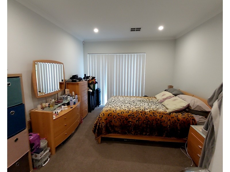 15 Greywacke Entrance, Piara Waters WA 6112