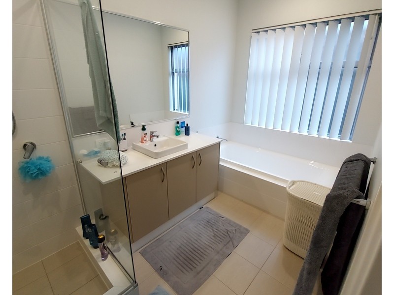15 Greywacke Entrance, Piara Waters WA 6112