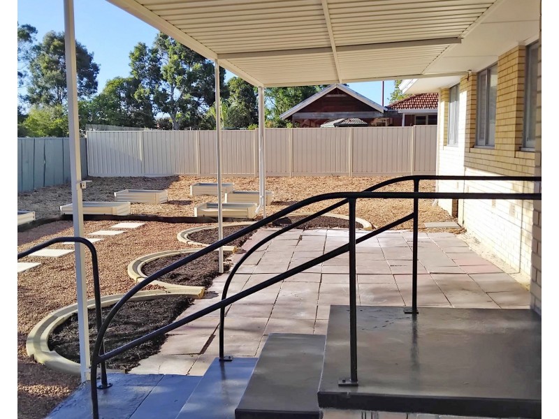 33 Hollybush Way, Kelmscott WA 6111