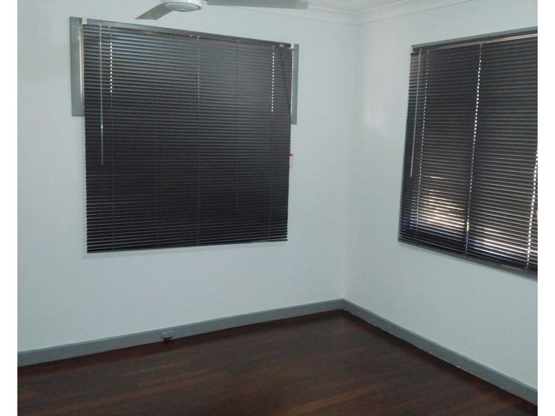 33 Hollybush Way, Kelmscott WA 6111