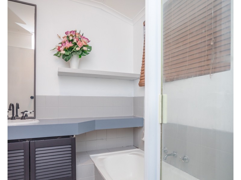 10 Beechcroft Place, Camillo WA 6111