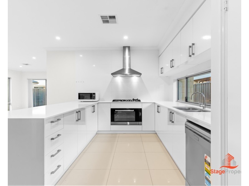 10 Greywacke Entrance, Piara Waters WA 6112