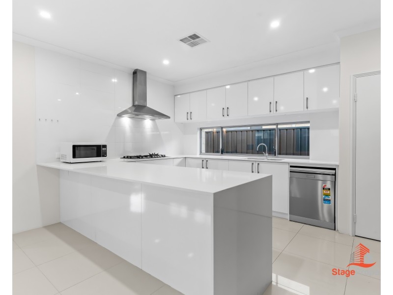 10 Greywacke Entrance, Piara Waters WA 6112