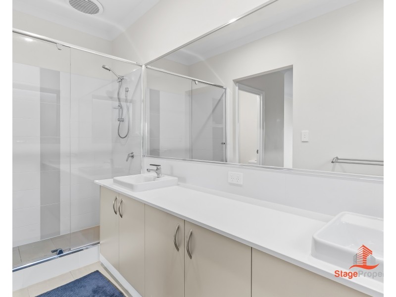 10 Greywacke Entrance, Piara Waters WA 6112