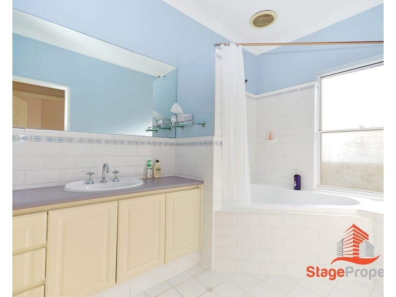 15 Inveraray Close, Canning Vale WA 6155