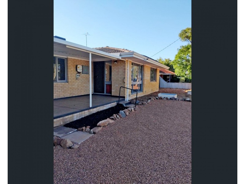 33 Hollybush Way, Kelmscott WA 6111