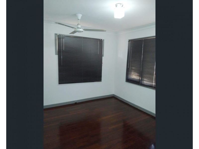 33 Hollybush Way, Kelmscott WA 6111