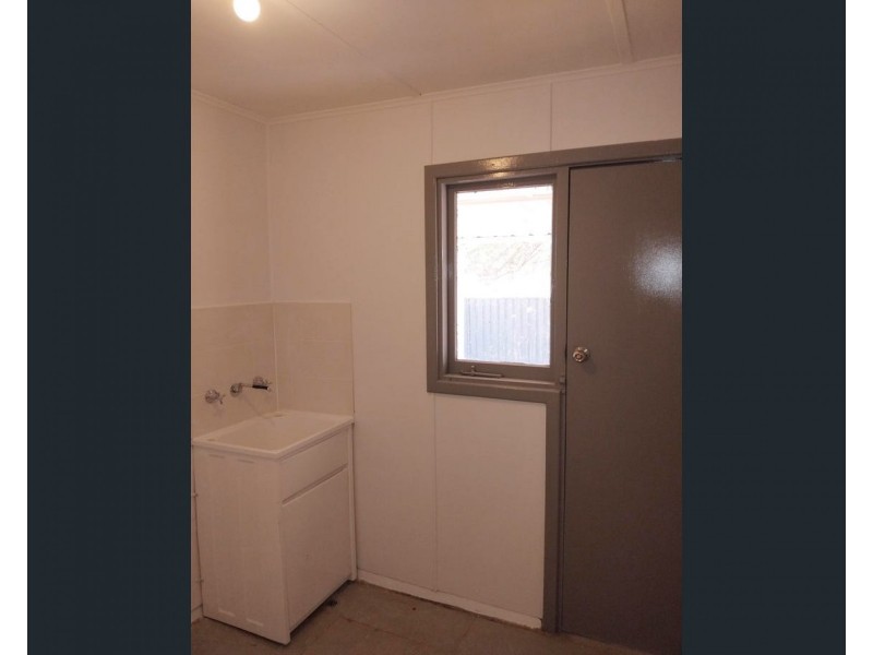 33 Hollybush Way, Kelmscott WA 6111