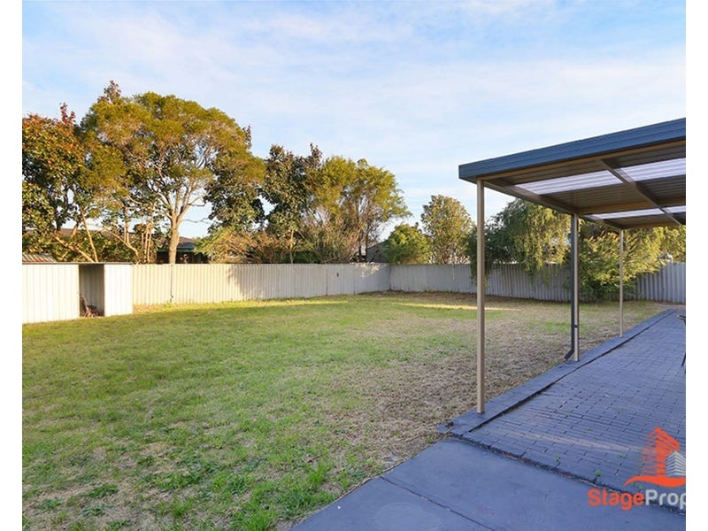 16 Oriole Way, Thornlie WA 6108