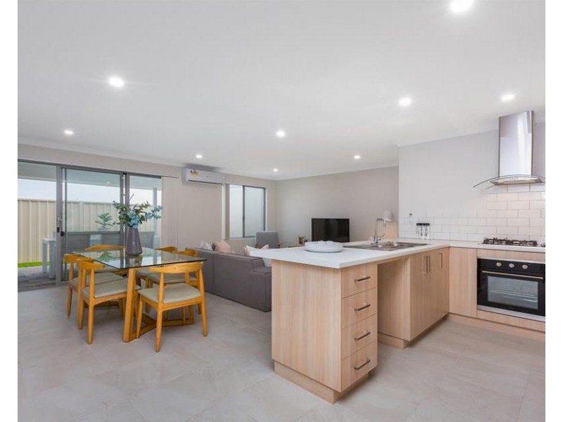 43A Carnegie Parade, Success WA 6164