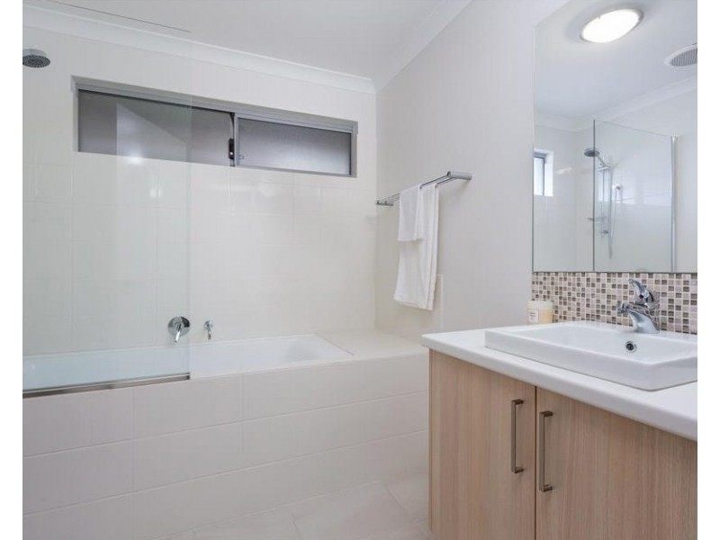 43A Carnegie Parade, Success WA 6164