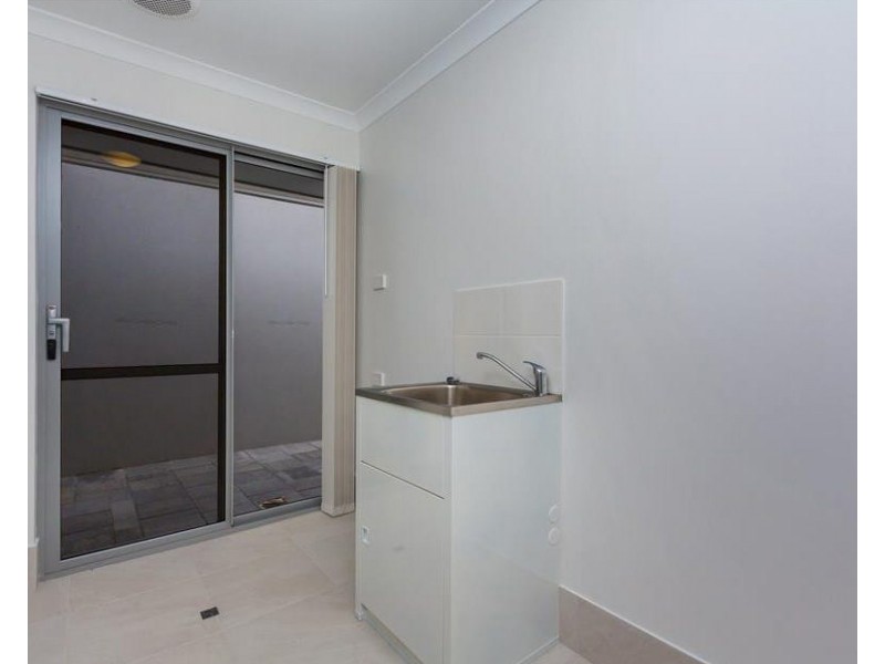 43A Carnegie Parade, Success WA 6164