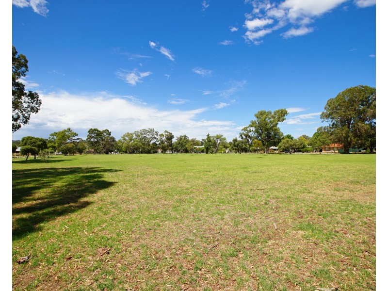 19 Warren Road, Maida Vale WA 6057