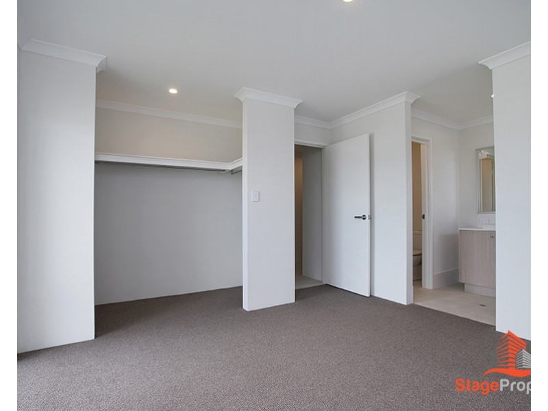 8 Hibiscus Street, Hammond Park WA 6164