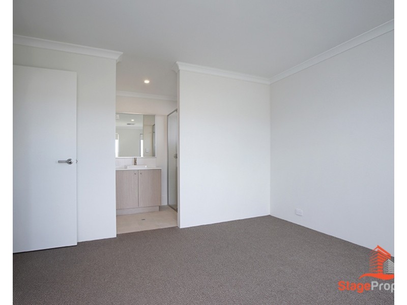 8 Hibiscus Street, Hammond Park WA 6164