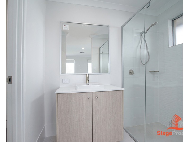 8 Hibiscus Street, Hammond Park WA 6164