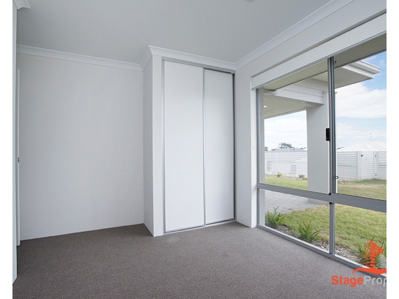 8 Hibiscus Street, Hammond Park WA 6164