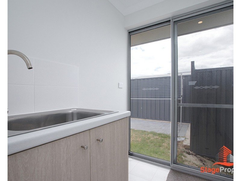 8 Hibiscus Street, Hammond Park WA 6164