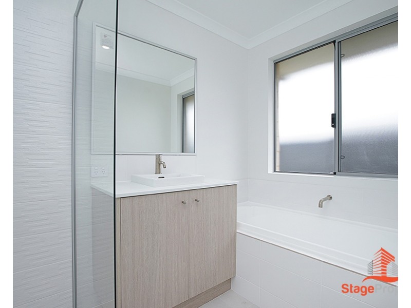 8 Hibiscus Street, Hammond Park WA 6164