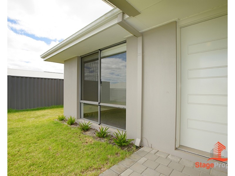 8 Hibiscus Street, Hammond Park WA 6164