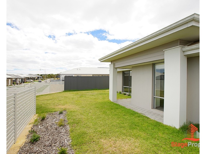 8 Hibiscus Street, Hammond Park WA 6164