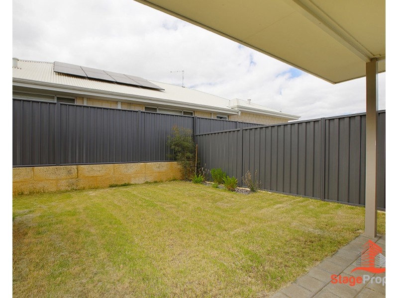 8 Hibiscus Street, Hammond Park WA 6164