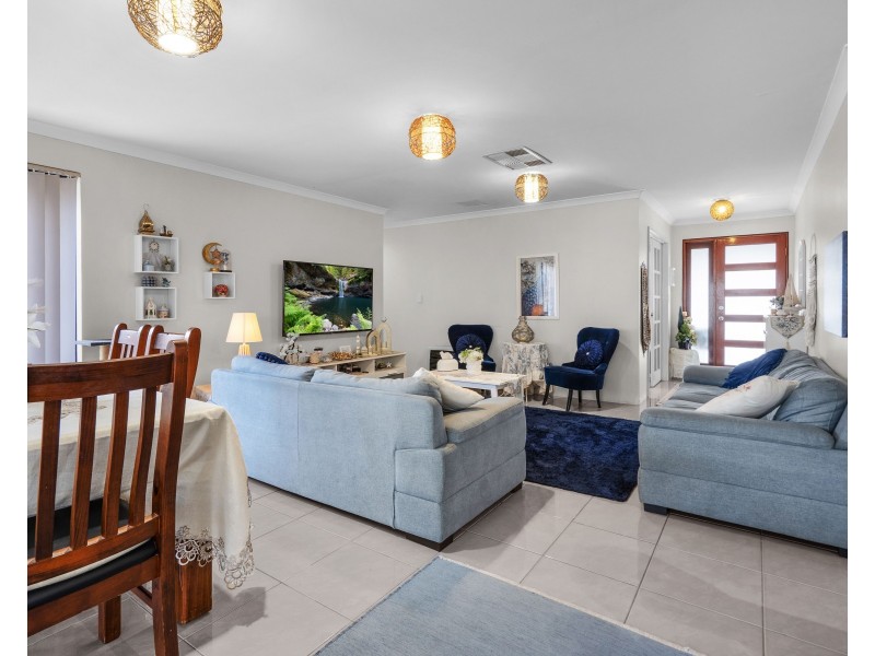 30 Elkington Pass, Huntingdale WA 6110