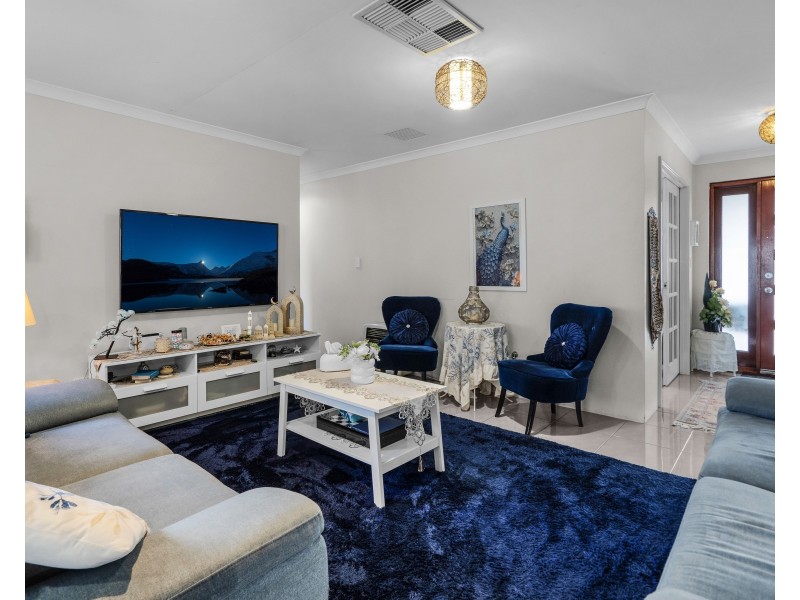 30 Elkington Pass, Huntingdale WA 6110