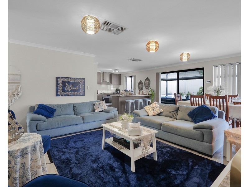 30 Elkington Pass, Huntingdale WA 6110