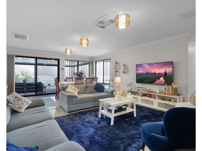 30 Elkington Pass, Huntingdale WA 6110