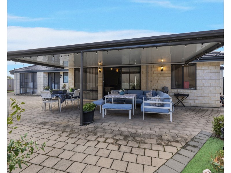 30 Elkington Pass, Huntingdale WA 6110