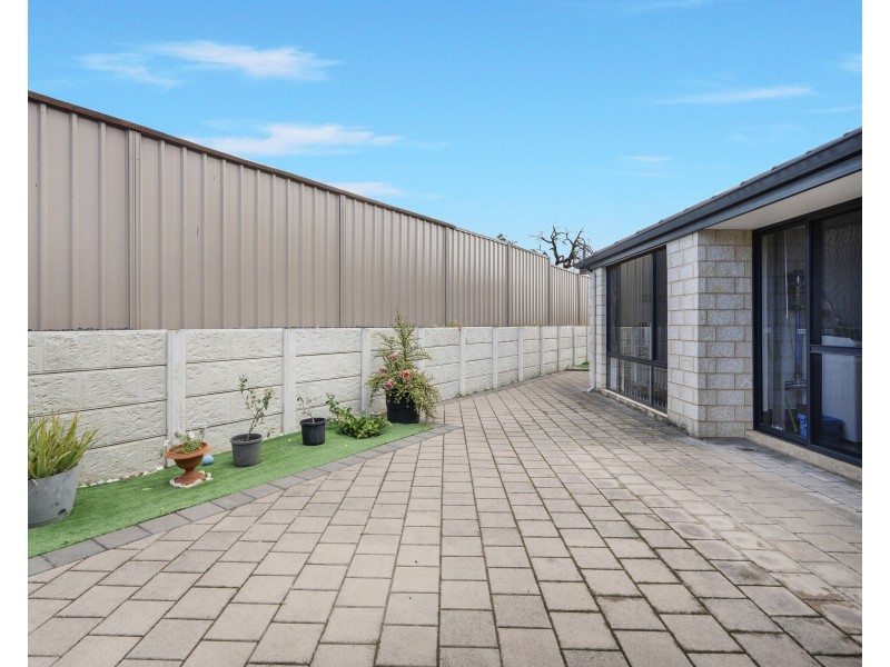 30 Elkington Pass, Huntingdale WA 6110