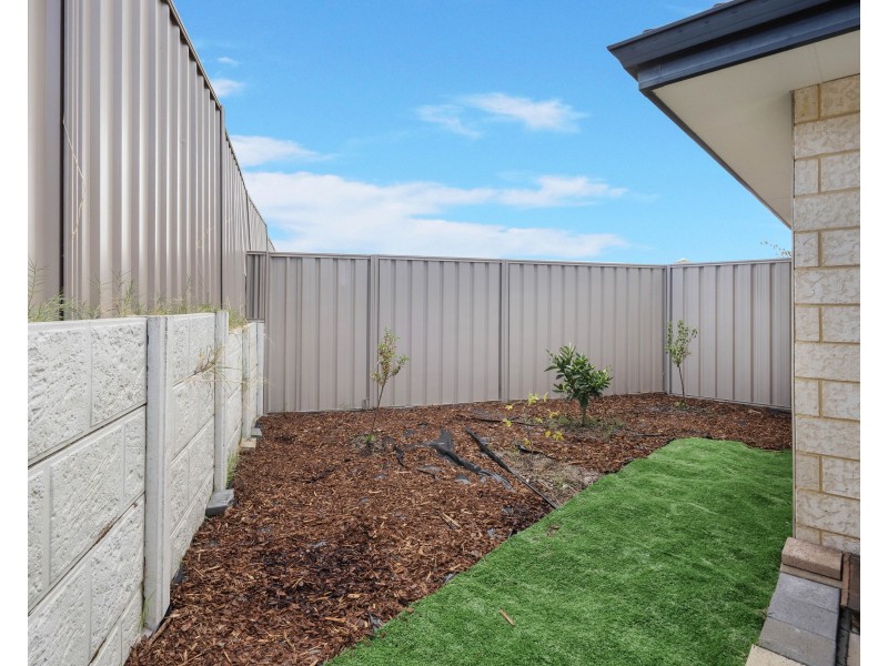 30 Elkington Pass, Huntingdale WA 6110