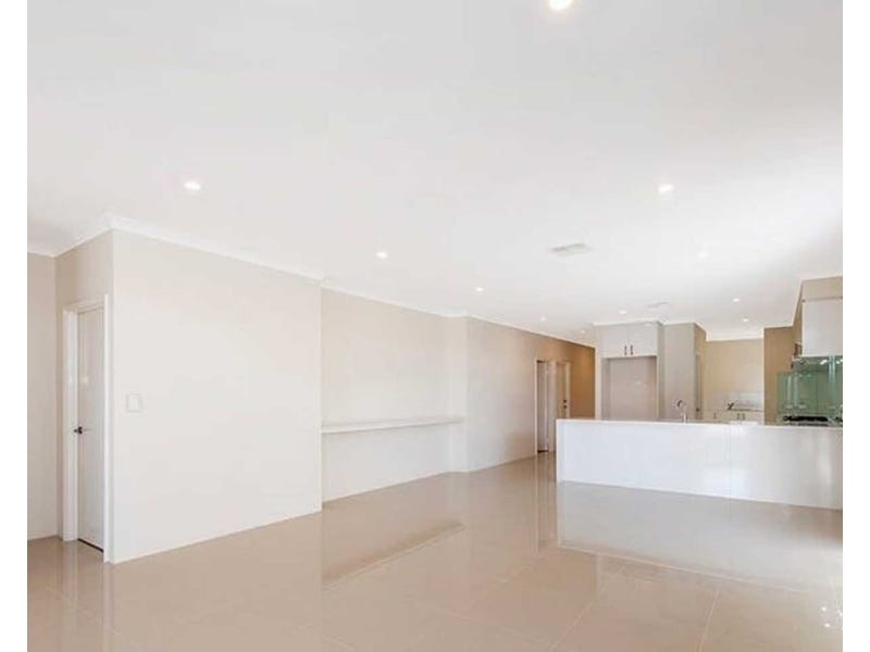 8 Greywacke Entrance, Piara Waters WA 6112