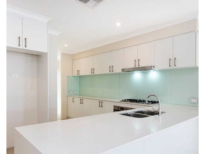 8 Greywacke Entrance, Piara Waters WA 6112