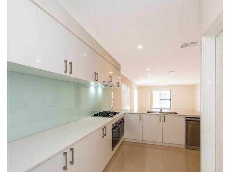 8 Greywacke Entrance, Piara Waters WA 6112