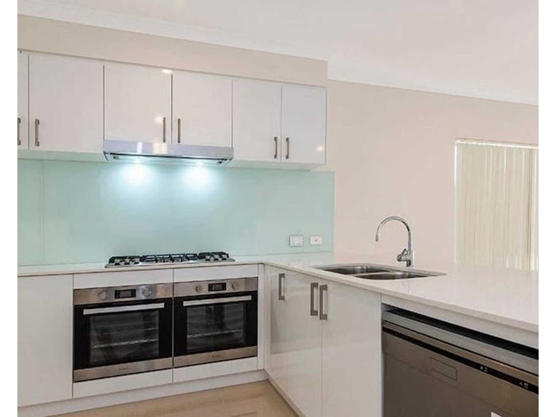 8 Greywacke Entrance, Piara Waters WA 6112