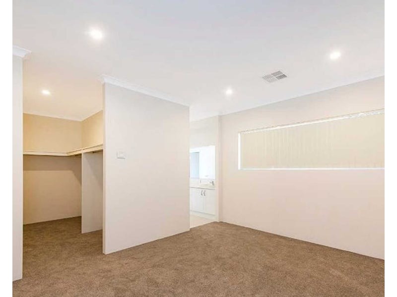 8 Greywacke Entrance, Piara Waters WA 6112