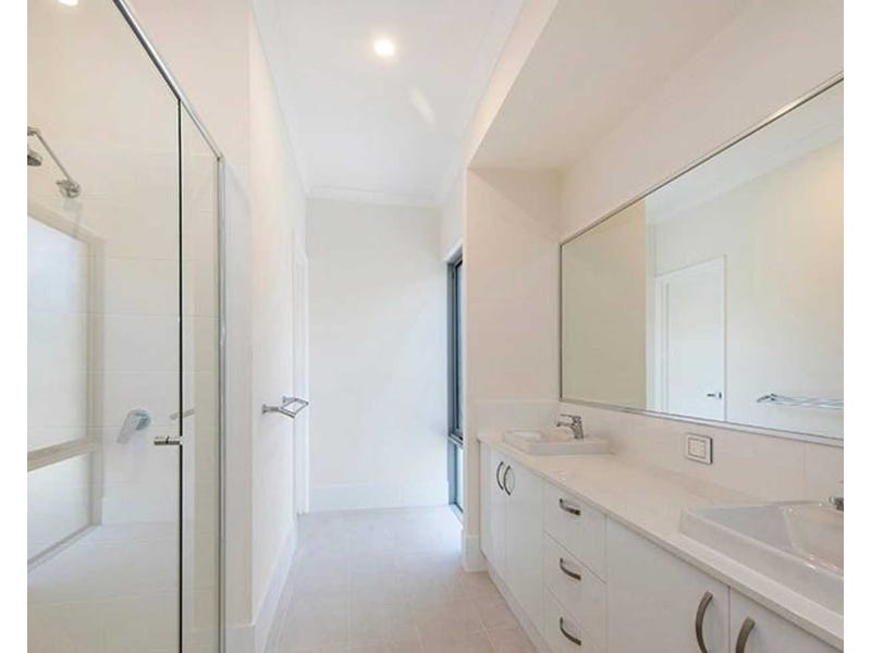 8 Greywacke Entrance, Piara Waters WA 6112
