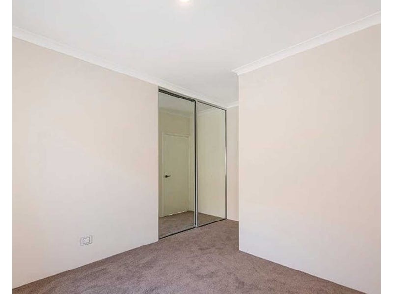 8 Greywacke Entrance, Piara Waters WA 6112