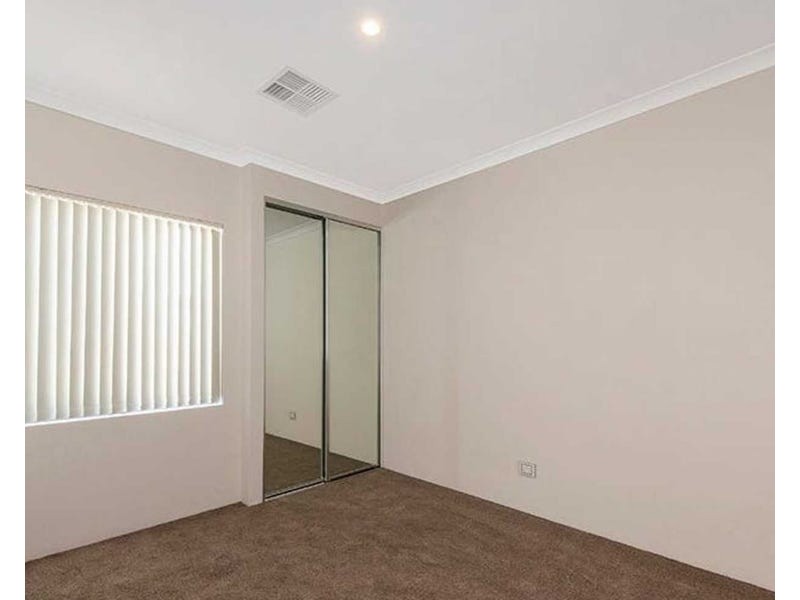 8 Greywacke Entrance, Piara Waters WA 6112