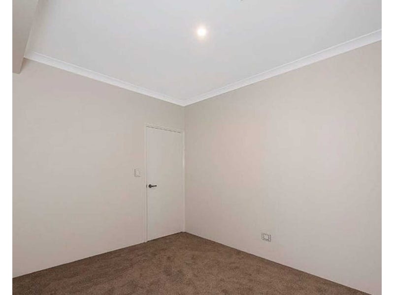 8 Greywacke Entrance, Piara Waters WA 6112