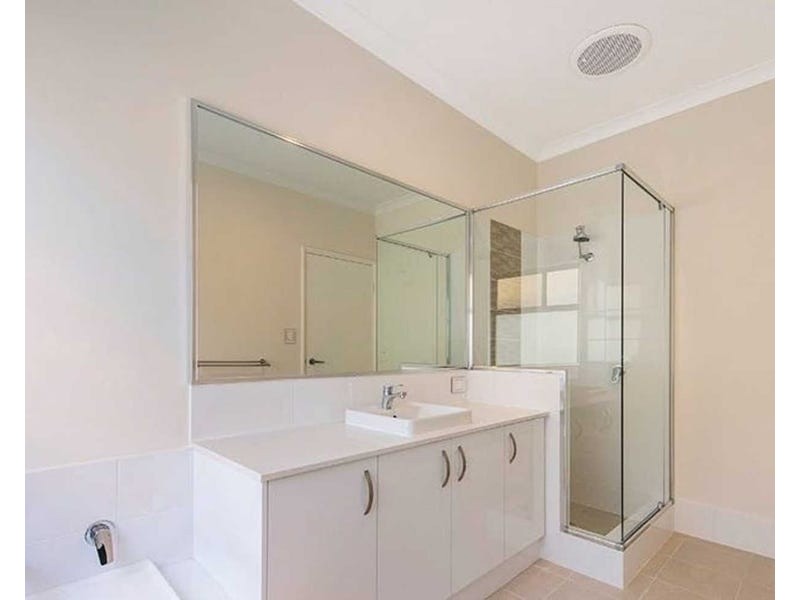 8 Greywacke Entrance, Piara Waters WA 6112