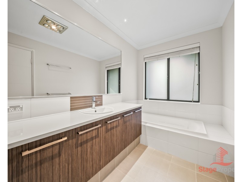 18 Blossom Chase, Aubin Grove WA 6164