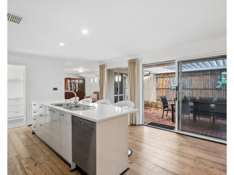 9B Senna Close, Coogee WA 6166