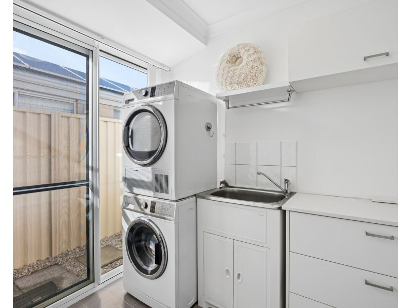 9B Senna Close, Coogee WA 6166