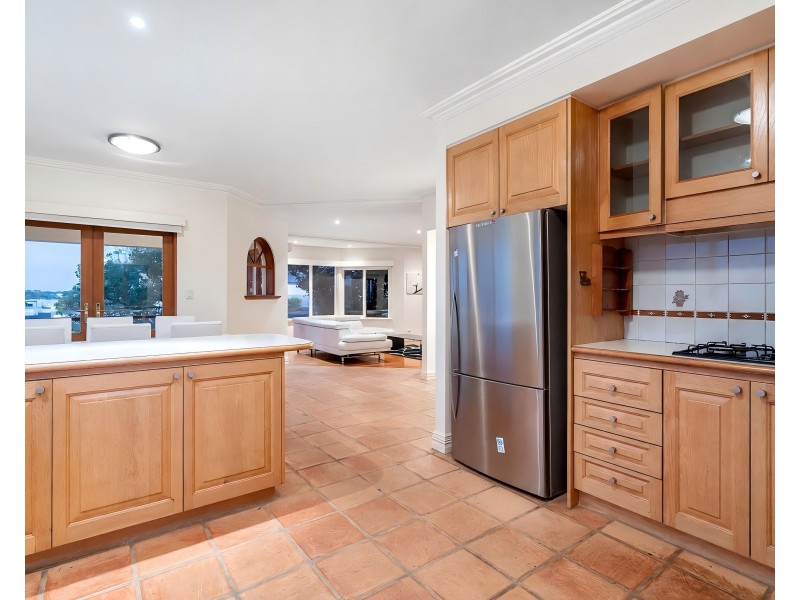 6 Moreing Road, Attadale WA 6156