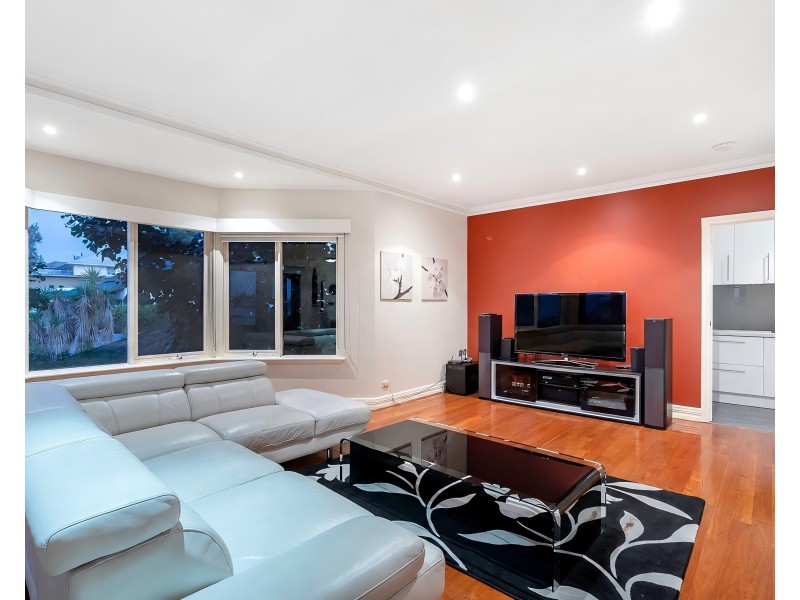 6 Moreing Road, Attadale WA 6156