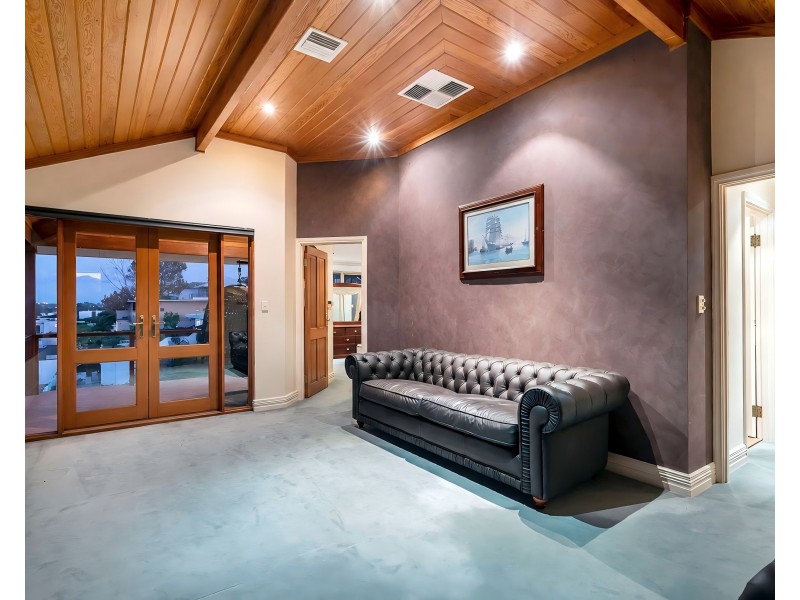 6 Moreing Road, Attadale WA 6156