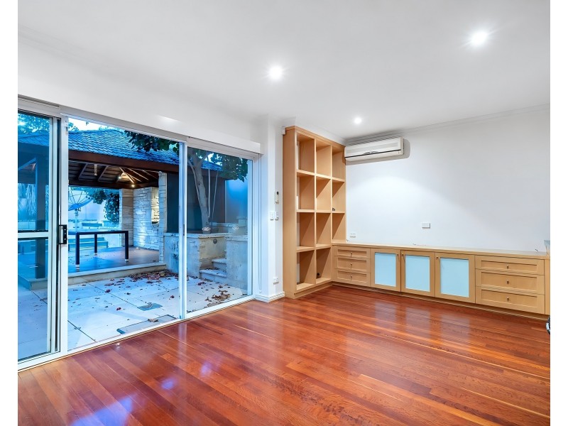 6 Moreing Road, Attadale WA 6156